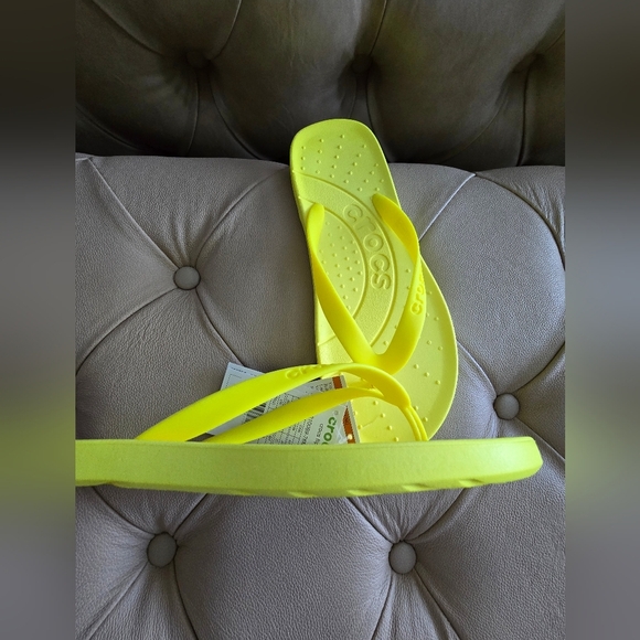 CROCS Neon Yellow Flip Flops New Womens Size 9 - Picture 3 of 3